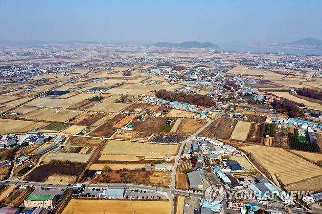 김포 한강2 콤팩트시티 조성되는 양촌읍 일대 (김포=연합뉴스) 윤태현 기자 = 11일 오전 경기도 김포시 양촌읍 일대가 트여 있다. 정부는 이날 김포시 마산동·운양동·장기동·양촌읍 일대 731만㎡를 신규 공공주택지구로 지정하고 '김포한강2 콤팩트시티'를 조성한다고 밝혔다. 2022.11.11 tomatoyoon@yna.co.kr