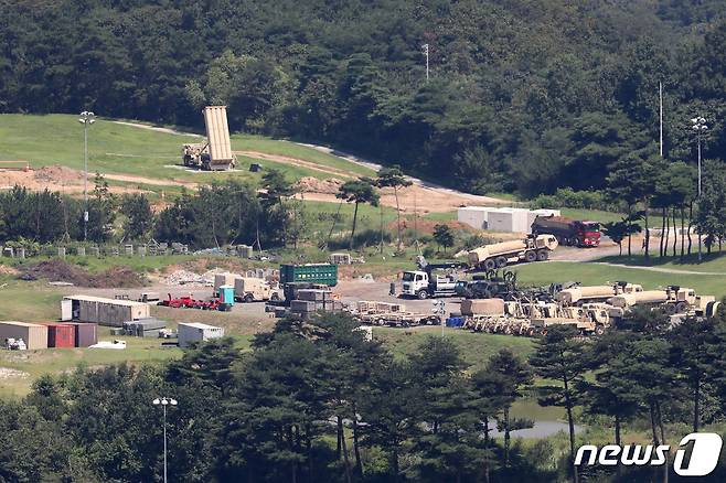 지난 8월18일 오전 경북 성주군 사드(THAAD·고고도 미사일 방어체계) 기지 발사대 주변에 차량과 물자가 대기하고 있다. 2022.8.18/뉴스1 ⓒ News1 공정식 기자