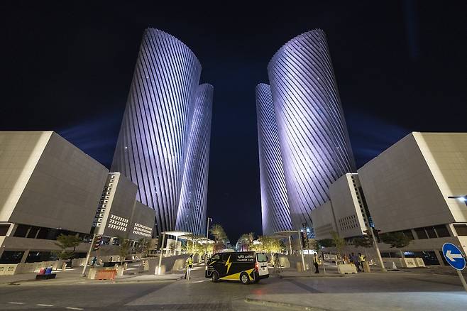 카타르 도하의 새로운 랜드마크 '루사일 타워'. 김현동 기자