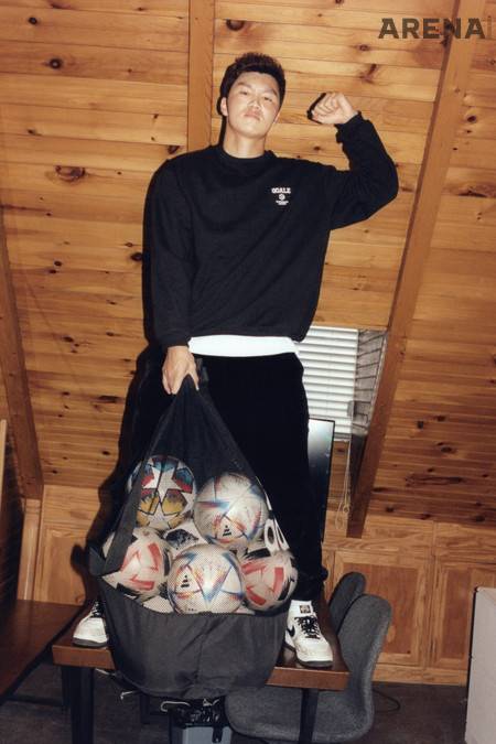 이호는 K리그에서 뛴 선수였으며 현재 아마추어 축구인을 위한 서비스를 선보이는 고알레의 대표다. 8년간 ‘아미스’ 봉사단체에서도 활동 중이다.