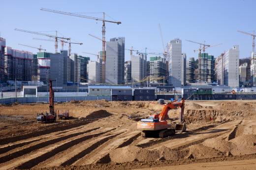 현재 전국 건설공사 현장 100곳 중 13곳은 사업이 중단됐거나 지연 상태인 것으로 나타났다. /사진=이미지투데이