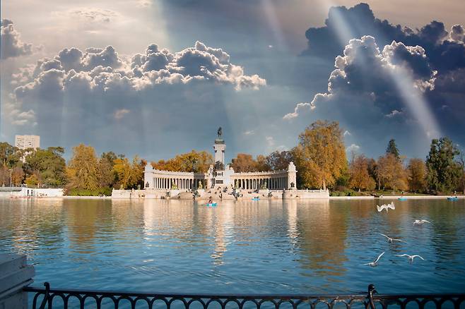 스페인 마드리드 빛의 풍경(Paisaje de la Luz) 지대, 레티로 호수