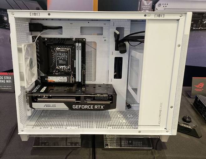 초소형 PC를 위한 Mini-ITX 규격을 적용한 ‘ROG STRIX Z790-I GAMING WiFi’