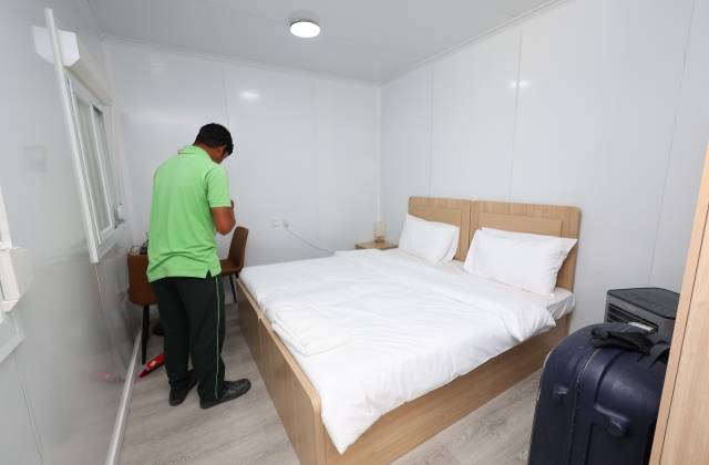 2022 카타르 월드컵 개막을 나흘 앞둔 16일(현지시간) 언론에 공개된 카타르 도하의 팬 빌리지의 내부 모습. 연합뉴스