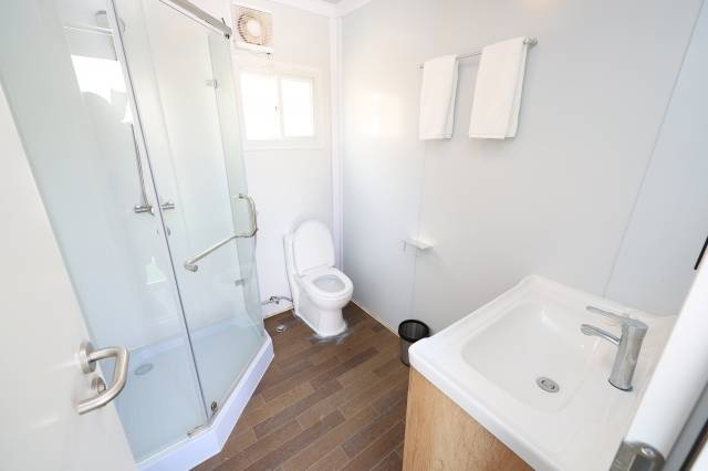 2022 카타르 월드컵 개막을 나흘 앞둔 16일(현지시간) 언론에 공개된 카타르 도하의 팬 빌리지의 내부 모습. 연합뉴스