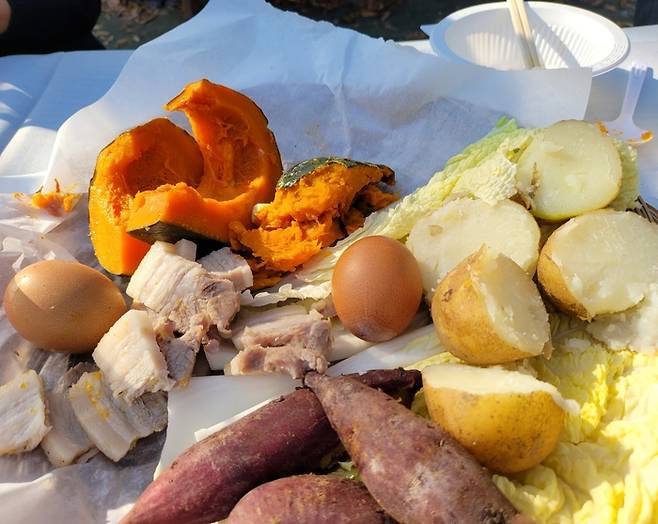 삼굿구이로 만들어진 음식. 사진|강석봉 기자