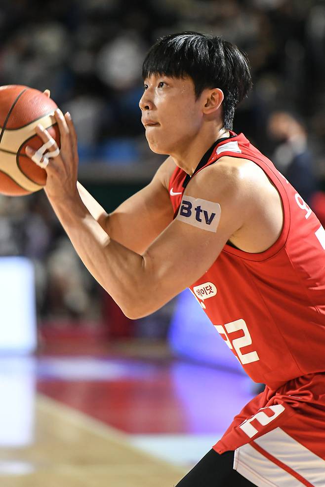 SK 오재현이 지난 16일 KCC전에서 슛을 쏘고 있다. KBL 제공