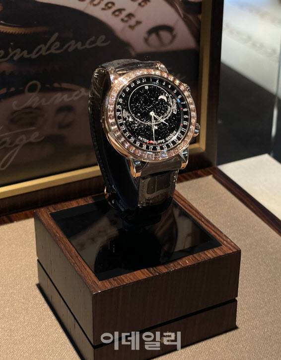 ▲파텍필립(Patek Philippe) 그랜드 컴플리케이션(6104R-001)제품. (사진=백주아 기자)