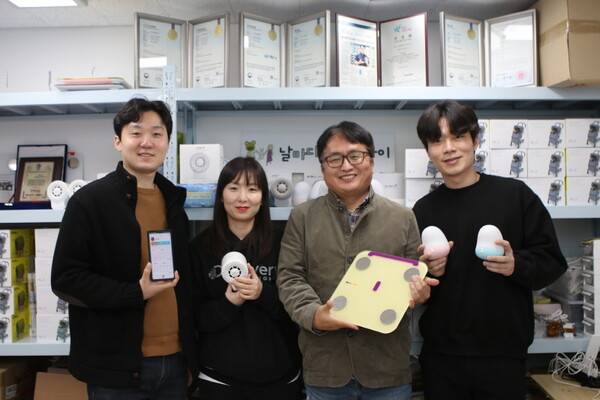 날마다자라는아이의 개발팀. 왼쪽에서 세번째가 박상혁 대표. 사진=날마나자라는아이