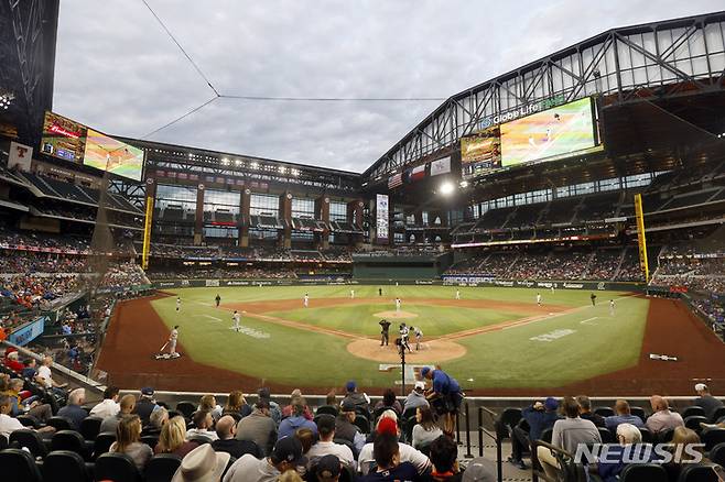 [알링턴=AP/뉴시스]텍사스 레인저스의 홈 구장 글로브라이프필드에서 2024 올스타전이 열린다. 2022.04.26.