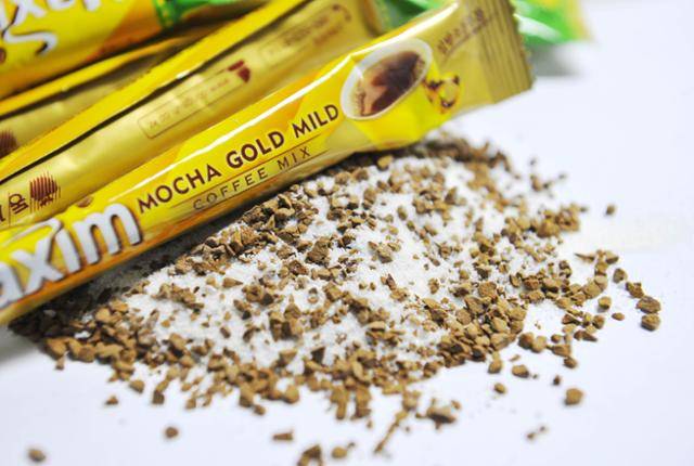 '커피믹스'의 전형으로 자리 잡은 스틱형 파우치. 한국일보 자료사진