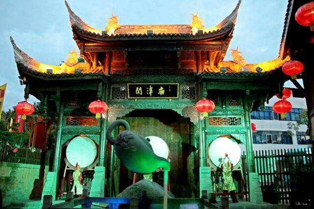 랑중 난진관고진 정문 안쪽. ⓒ최종명