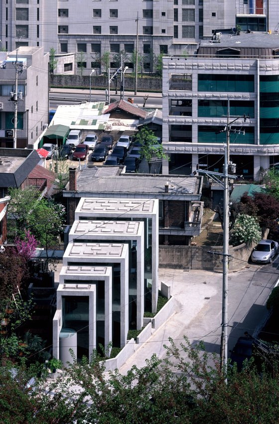 김옥길 기념관은 한국 전통건축의 개방성을 현대건축으로 구현한 작품으로 평가받는다. ［사진 아르키움］