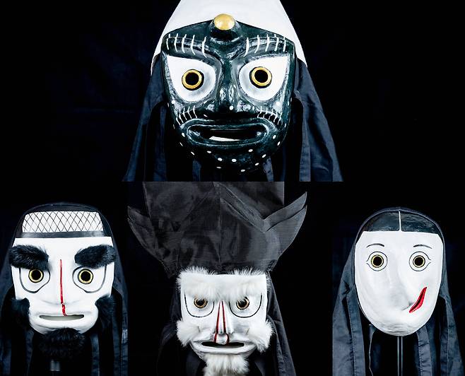 봉산탈춤 제6과장 '양반춤'에 등장하는 말뚝이탈(위), 아래 왼쪽부터 서방님탈, 맏양반탈, 도령탈.