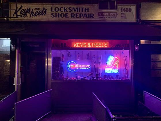 뉴욕 ‘열쇠와 힐’ 스피크이지 바. 철물점 외관을 갖추고 있다. [사진 박진배]