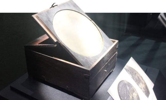 윤두서가 자화상을 그릴 때 얼굴을 보기 위해 쓴 것으로 추정되는 해남 윤씨 가문의 백동경. [국립중앙박물관]