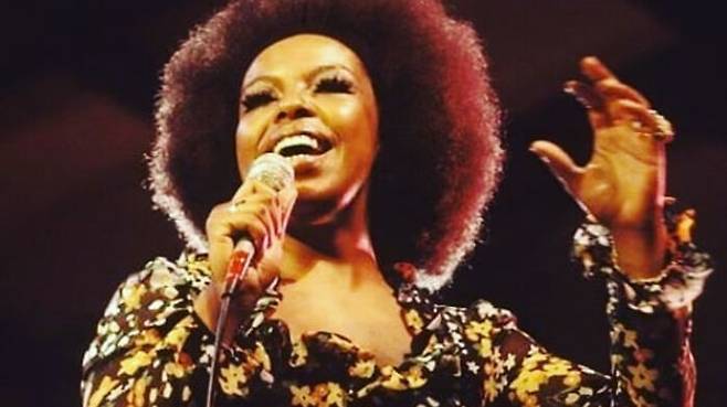 1970년대를 풍미한 소울 디바 로베타 플랙. 루게릭병 진단으로 더 이상 노래를 부를 수 없게 되었다.