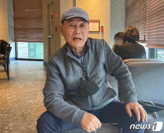 지난 17일 임환무씨(79)가 부산 동래구 한 카페에서 뉴스1과 인터뷰를 하고 있다./뉴스1