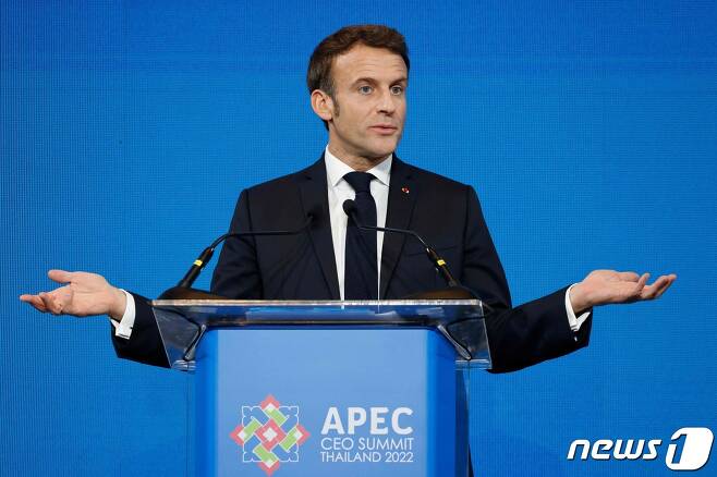 18일(현지시간) 에마뉘엘 마크롱 프랑스 대통령이 APEC 정상회의에서 연설 중이다. APEC 정상회의는 18일 19일 양일간 개최된다. ⓒ AFP=뉴스1 ⓒ News1 임세원 기자