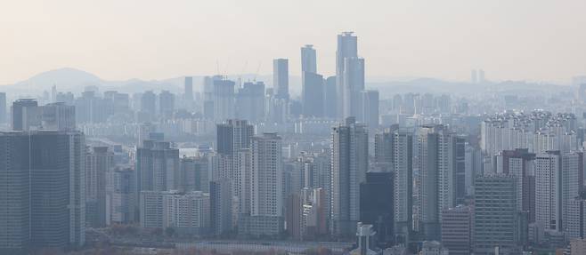 20일 서울 남산에서 바라본 시내 아파트 단지의 모습. /연합뉴스