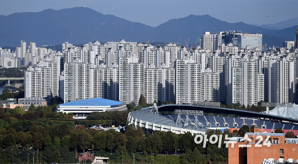 서울 강남구 삼성동 도심공항타워에서 바라본 아파트 전경. [사진=김성진 기자]