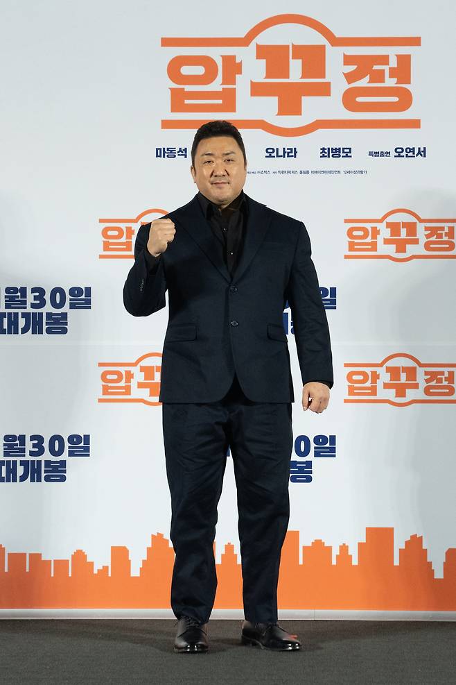 Don Lee poses for a photo after a press conference for the new comedy film "Men of Plastic" held at CGV Yongsan on Thursday. (Showbox)