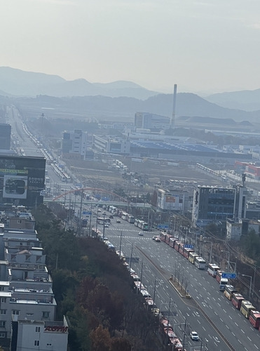 국가산단대로에 주차된 신천지 측 대형버스 [독자제공. 재판매 및 DB금지]