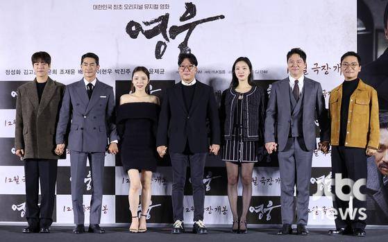 21일 오전 서울 용산구 CGV 아이파크몰점에서 영화 '영웅' 제작보고회가 열렸다. 윤제균 감독과 배우 정성화, 김고은, 조재윤, 배정남, 이현우, 박진주가 참석했다.   박세완 엔터뉴스팀 기자 park.sewan@jtbc.co.kr (콘텐트비즈니스본부)