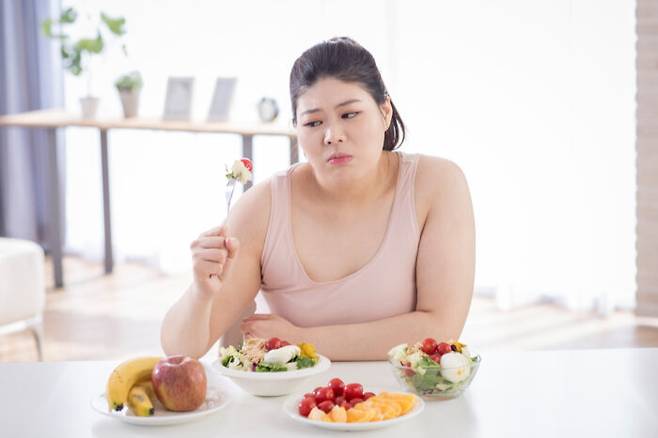 아침 식사량을 조금 줄이고 채소, 과일 위주로 식단을 구성하면 다이어트에 큰 도움이 된다. [사진=클립아트코리아]