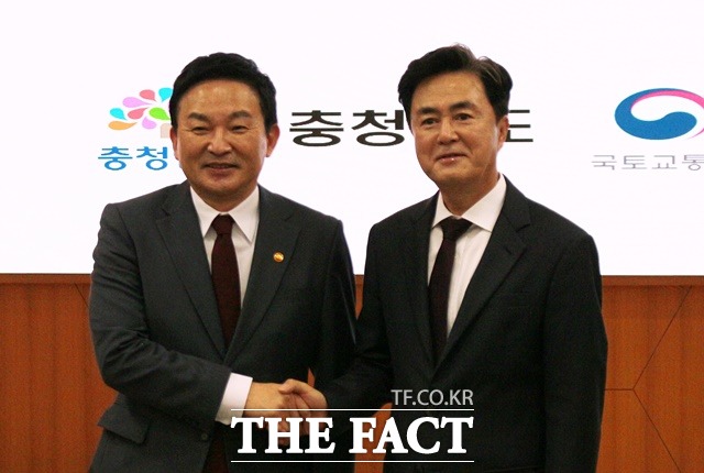 원희룡 국토교동부 장관(왼쪽)이 21일 충남도청을 방문했다. / 내포 = 최현구 기자