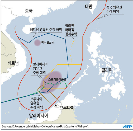 남중국해 스프래틀리 군도 일대는 중국과 필리핀, 대만, 베트남, 말레이시아, 브루나이 6개국이 영유권 분쟁을 벌이는 지역이다. 중국어로는 난사군도, 필리핀은 칼라얀군도, 베트남 쯔엉사군도 등으로도 불린다.