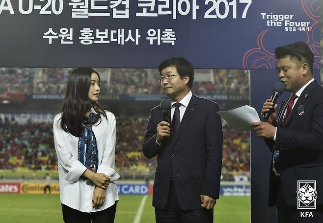 이정표 아나운서(오른쪽)(대한축구협회 제공)