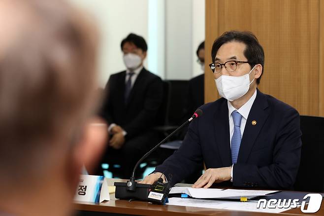 한기정 공정거래위원장이 22일 경기도 성남시 경기창조경제혁신센터에서 열린 앱개발 업계 관계자들과의 간담회에서 발언하고 있다. 2022.11.22/뉴스1 ⓒ News1 조태형 기자