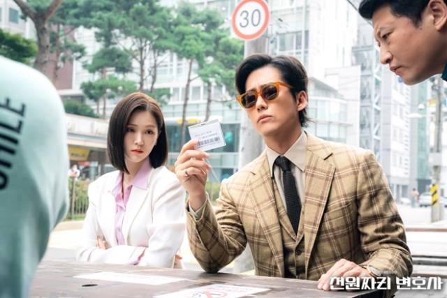 '천원짜리 변호사'는 14부작으로 기획됐던 분량 가운데 상당 부분의 대본 내용이 방송 중 축소된 것으로 드러났다./SBS 제공