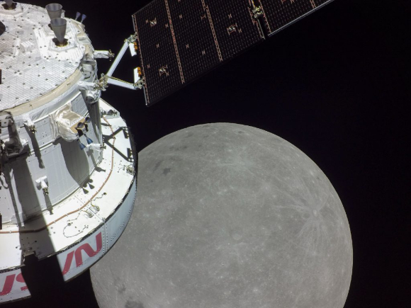 아르테미스I이 발사 6일째에 오리온이 찍은 달. [사진=NASA]