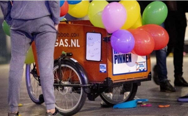네덜란드 암스테르담 거리에서 판매되는 '웃음가스'. /사진=연합뉴스