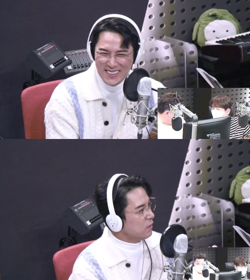 Mr. Radio  ⁇  Jang Min-Ho made a delightful speech.On the afternoon of the 22nd, KBS Cool FM  ⁇ Yoon Jung-soo Nam Chang-hees Mr. Radio  ⁇  ( ⁇   ⁇   ⁇   ⁇   ⁇ ) appeared as a guest with trot singer Jang Min-Ho.On this day, Jang Min-Ho said, Concert is the second after A Year Ago in Winter. I went around 8 cities in A Year Ago in Winter.Now, two cities are over. Changwon, Busan, Seongnam, Incheon and so on.Jang Min-Ho said, I am still in touch with the members of Mr. Trott. Jang Min-Ho replied, Everyone is doing well.As for Jung Dong-won, he said, Dongwon-gun has passed puberty.Yoon Jung-soo started his career in the entertainment industry when he was young and said he was older than Park Hyun-bin.Jang Min-Ho made his debut as a member of Ubis in 1997, and Park Hyun-bin made his debut in 2006 with his single album  ⁇  Parapapa  ⁇ .Jang Min-Ho is right, but now that he is active, he thinks that this is not so important.When asked about her dancing skills, Jang Min-Ho replied, I dont dance very well, but since I used to be an idol, I learn how to master it when I was young and imitate it.In addition, Jang Min-Ho is trying to eat well for fans who are worried about health, so there is no time to eat.I want to eat delicious food on the move, so the staff will prepare the healthiest food possible.