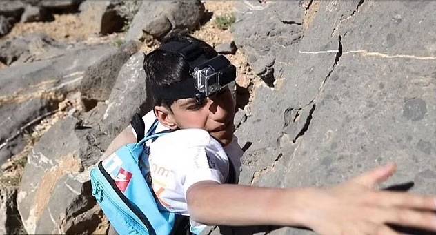 가님 알 무프타가 중동의 그랜드 캐니언이라 불리는 오만의 해발 3009m 쟈발샴을 등반하고 있다. / 사진=인스타그램