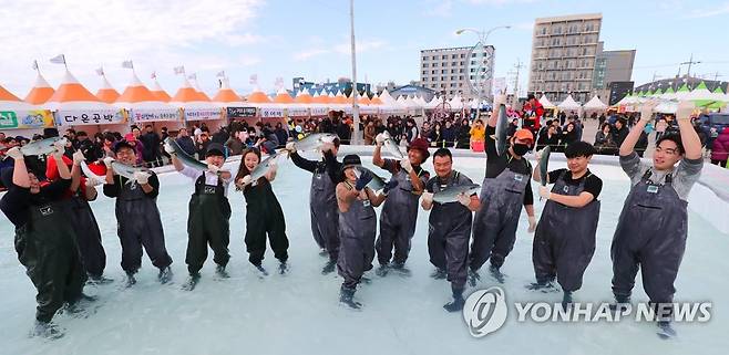 최남단 방어축제 개막 [연합뉴스 자료 사진]