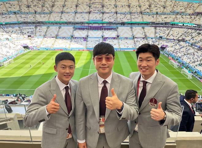 왼쪽부터 수원FC 이승우, 캐스터 배성재, 전 국가대표 축구선수 박지성(사진=김민지 인스타그램)