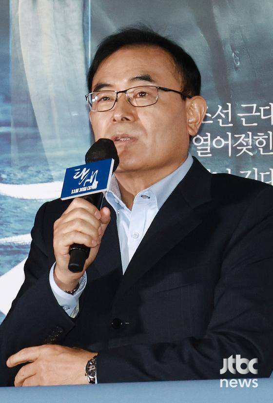 영화 '탄생(박흥식 감독)' 언론시사회가 23일 오후 서울 CGV용산아이파크몰에서 열렸다.  '탄생'은 조선 근대의 길을 열어 젖힌 개척자 청년 김대건의 위대한 여정을 그린 영화다. 이 날 현장에는 박흥식 감독을 비롯해 윤시윤 이문식 이호원 송지연 하경 임현수 박지훈이 참석했다. 영화는 30일 개봉한다.   | 박찬우 기자 park.chanwoo@jtbc.co.kr 〈사진=JTBC엔터뉴스〉