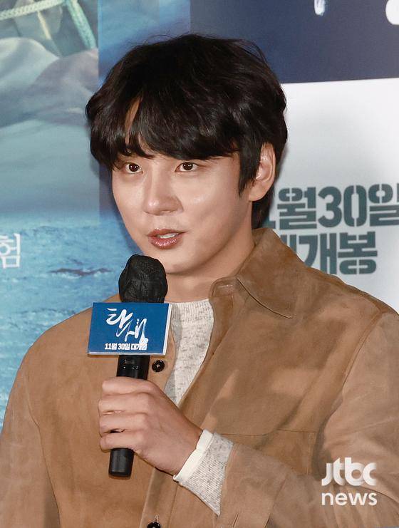 영화 '탄생(박흥식 감독)' 언론시사회가 23일 오후 서울 CGV용산아이파크몰에서 열렸다.  '탄생'은 조선 근대의 길을 열어 젖힌 개척자 청년 김대건의 위대한 여정을 그린 영화다. 이 날 현장에는 박흥식 감독을 비롯해 윤시윤 이문식 이호원 송지연 하경 임현수 박지훈이 참석했다. 영화는 30일 개봉한다.   | 박찬우 기자 park.chanwoo@jtbc.co.kr 〈사진=JTBC엔터뉴스〉