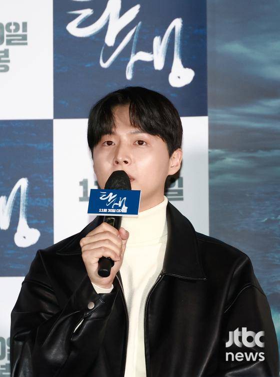 영화 '탄생(박흥식 감독)' 언론시사회가 23일 오후 서울 CGV용산아이파크몰에서 열렸다.  '탄생'은 조선 근대의 길을 열어 젖힌 개척자 청년 김대건의 위대한 여정을 그린 영화다. 이 날 현장에는 박흥식 감독을 비롯해 윤시윤 이문식 이호원 송지연 하경 임현수 박지훈이 참석했다. 영화는 30일 개봉한다.   | 박찬우 기자 park.chanwoo@jtbc.co.kr 〈사진=JTBC엔터뉴스〉