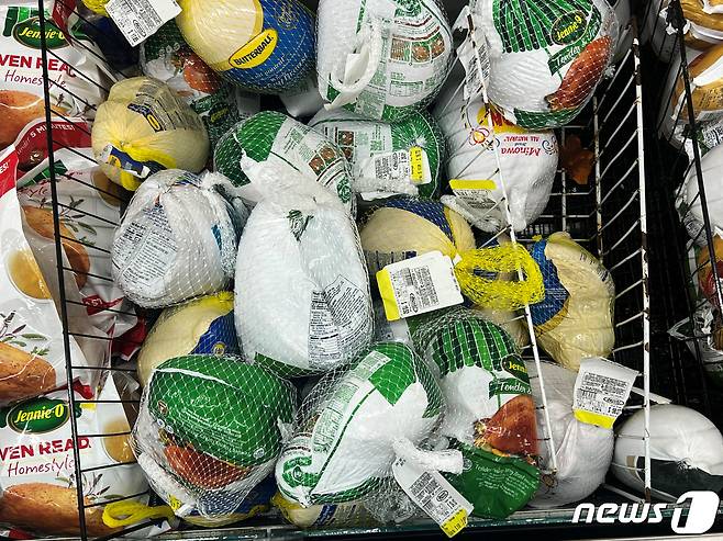 22일(현지시간) AFP통신 보도에 따르면 미국의 인플레이션이 수십 년 만에 최고치를 기록했다. 최근 몇 달간 일부 상품들의 가격이 완화됐지만, 소비자들은 식료품비를 감당하기 위해 큰 노력을 들이고 있다. ⓒ 로이터=뉴스1 ⓒ News1 이서영 기자
