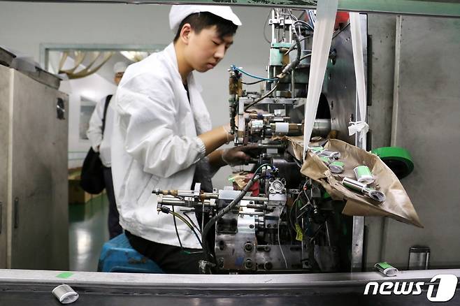 중국 광둥성에 위치한 리튬 제조공장. 2018.10.16. ⓒ 로이터=뉴스1