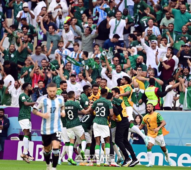 사우디아라비아 살렘 알도사리가 22일 카타르 루사일 스타디움에서 열린 2022 FIFA 카타르 월드컵 조별리그 C조 1차전 아르헨티나와 경기에서 역전골을 넣은 후 환호하고 있다. 루사일(카타르) | 최승섭기자 thunder@sportsseoul.com