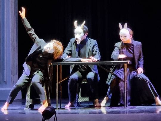 현대마임연구소 제스튀스의 정기공연 '간 빼 먹는 자들'이 25-26일 이틀간 대덕문예회관 공연장에서 펼쳐진다. 사진=현대마임연구소 제스튀스 제공