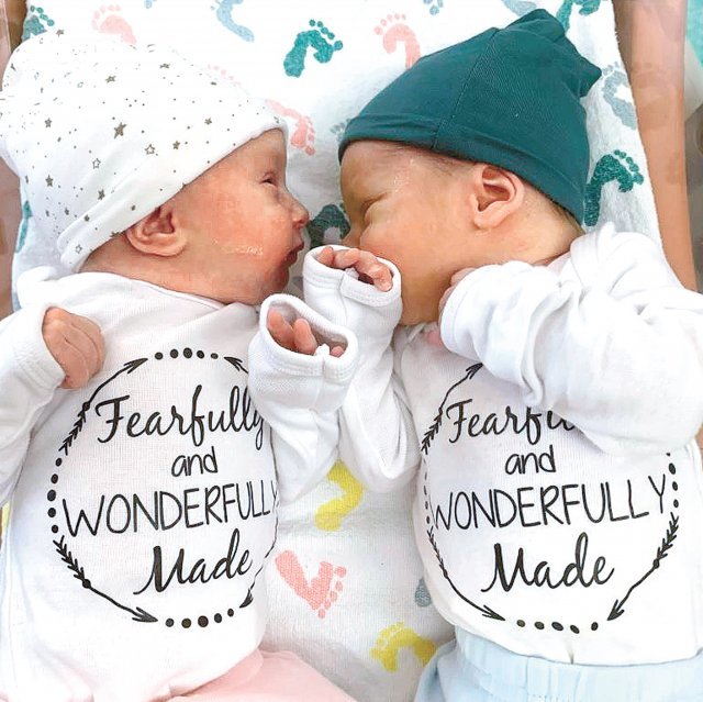 1992년 냉동된 배아를 통해 지난달 31일 태어난 미국 쌍둥이 리디아와 티머시. 미국 전국배아기증센터 인스타그램 캡처