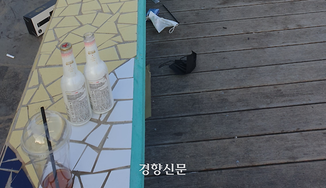 제주의 한 거리에 커피를 먹다 남은 일회용컵이 버려져있다. 박미라 기자