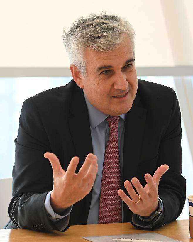 Ignacio Garcia Alves, chairman and chief executive of Arthur D. Little, speaks during an interview with The Korea Herald at the consulting firm’s Seoul office on Nov. 17. (Im Se-jun/The Korea Herald)